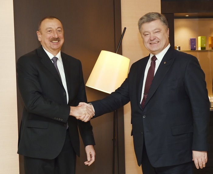Treffen zwischen Präsident Ilham Aliyev und Präsident Petro Poroschenko in Davos